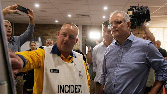 Prime Minister Scott Morrison visits the Wollondilly Emergency. 