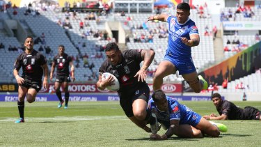 D'Rhys Miller crosses the line for Fiji.