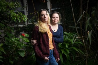17 yr old Alexandra MuÃ±oz with her mother Alyssa Petit. Alexandra is keen to have the vaccine.