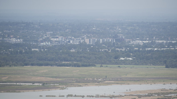 The view of Penrith, obscured by air pollution,  from Hawkesbury Lookout.