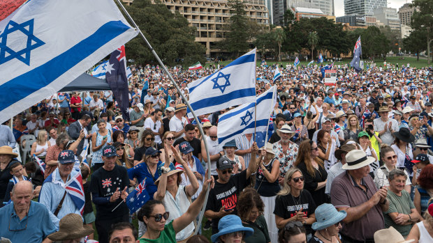 Thousands gathered at the Domain park lands on Sunday at an event organised by a Christian pastor in solidarity with the Jewish community. 
