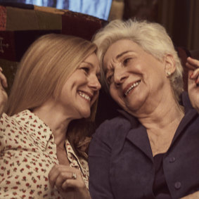 Olympia Dukakis (Anna Madrigal) and Laura Linney (Mary Ann Singleton) reprise their roles.