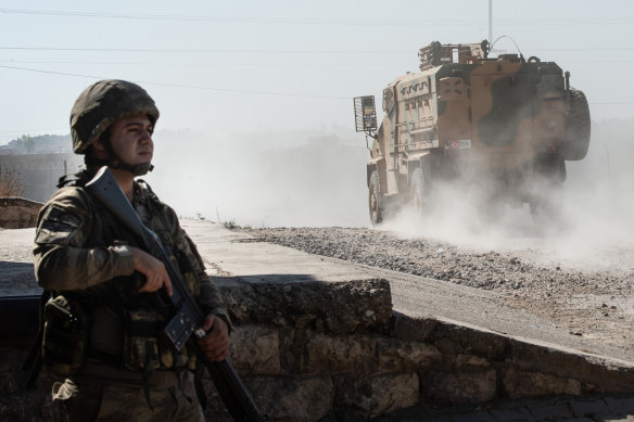 Turkish armoured vehicles enter Syria.