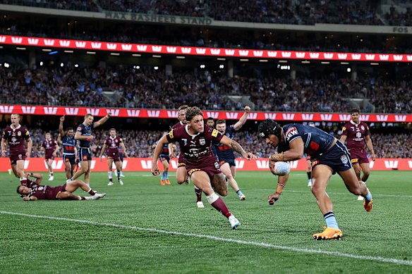 Stephen Crichton scores for NSW.