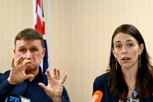 Prime Minister Jacinda Ardern warns that after the seven-day grace period, New Zealanders in Australia must take their chances booking a place in hotel quarantine. 