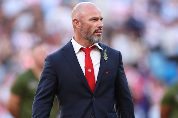 Dean Young está em sua segunda passagem como técnico interino dos Dragons.