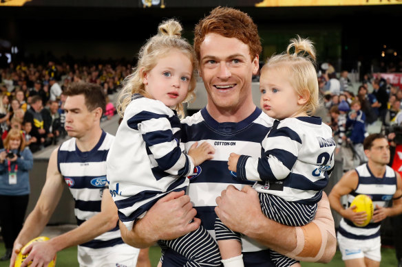 Geelong’s Gary Rohan runs out with his daughters Bella Ray and Sadie Rose.