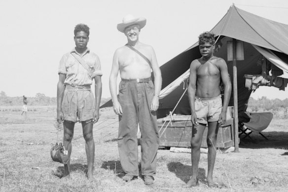 Frank Setzler flanked by his archaeological assistants, Jimmy Bungaroo (right) and another teenager who is referred to as “Mickey” in expedition records. Reproduced with the generous consent of Bungaroo’s son, Reggie Wurridjal.