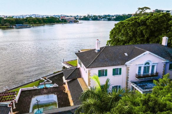 The house is across the river from New Farm Park and Brisbane Powerhouse.