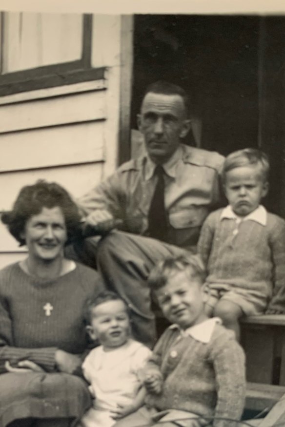 Eileen Mansfield (left) in 1947 with her husband and three oldest children (from left) Christina (the author’s mother), John and David.