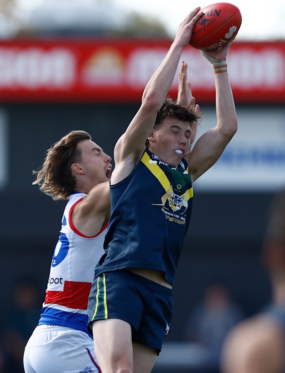 O’Sullivan is strong overhead.