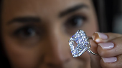 101 carat diamond to be auctioned in Geneva jewellery sale