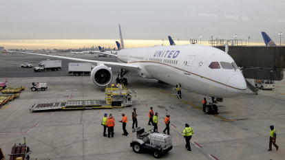 Boeing posts loss as Dreamliner saga overshadows cash gain
