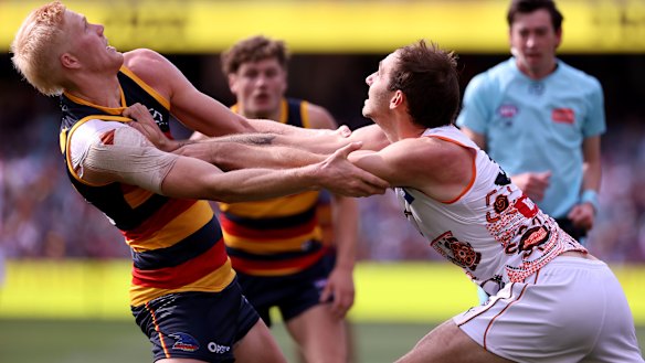 Elliott Himmelberg competes with Jeremy Finlayson. The Giants outmuscled the Crows throughout Saturday’s clash.