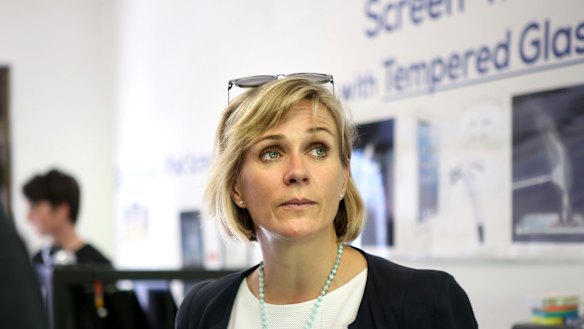 Zali Steggall's focus on climate and social issues appeals to the wealthier voters in the seat of Warringah.