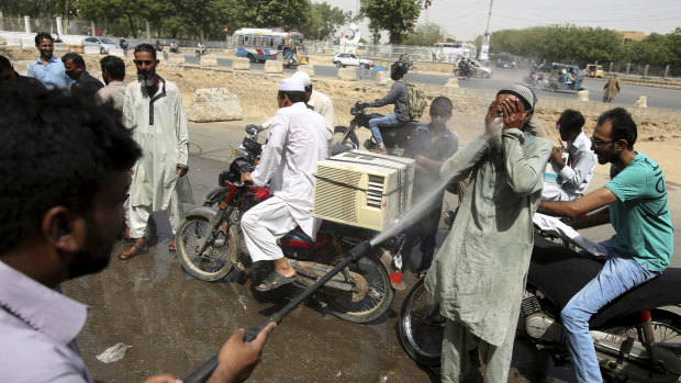 The Pakistani weather bureau has issued a heatwave alert for three days. 