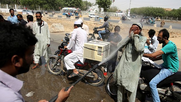 The Pakistani weather bureau has issued a heatwave alert for three days. 