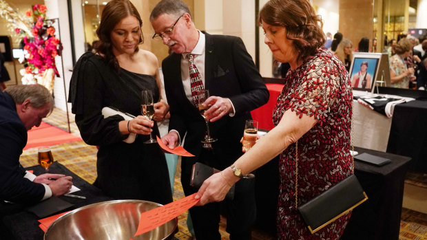 Saints fans write tributes to former St Kilda player Danny Frawley during the club's best and fairest award evening.