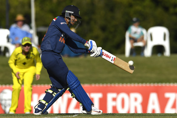 Smriti Mandhana, who has just signed for Sydney Thunder, taking on Australia in the ODI.