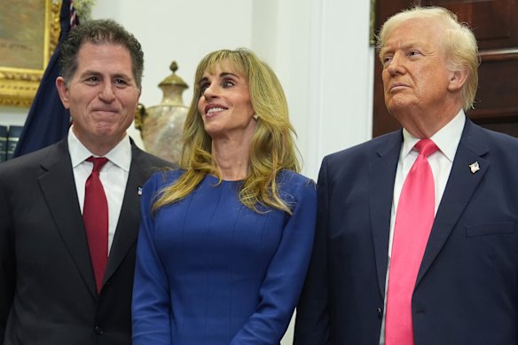 Michael Dell bersama istrinya Susan dan Presiden AS Donald Trump pada upacara Gedung Putih.