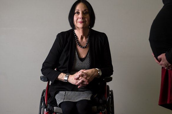 A professora Louise Newman acredita que o cerne da hospitalidade é a inclusão: 