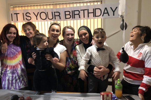 The author’s 32nd birthday in 2018; (from left) her youngest sister Isabella, Lisa, Tayla holding Rhiannon’s daughter Aya, the author,
Rhiannon holding her son Mohammed, and Rhiannon’s daughter, Allira.