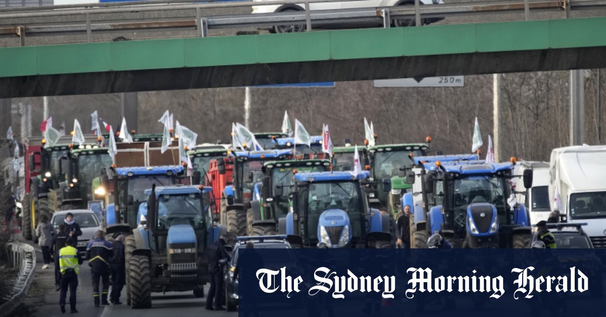 French farmers use tractors to block highways to Paris