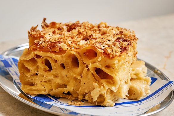 House-made breadcrumbs add a satisfying crunch to Ruben’s Deli mac and cheese bake.