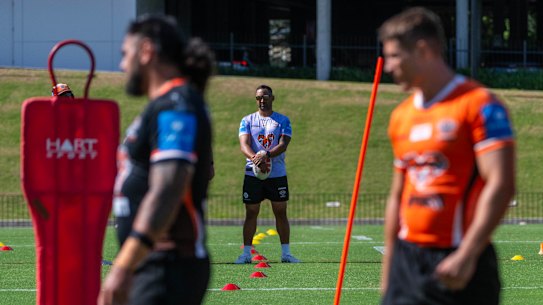 Benji Marshall runs his eye over Wests Tigers training.
