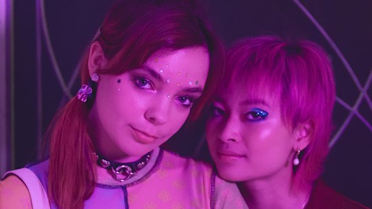 Quinni (Chloe Hayden) and Sasha (Gemma Chua-Tran) in Heartbreak High.