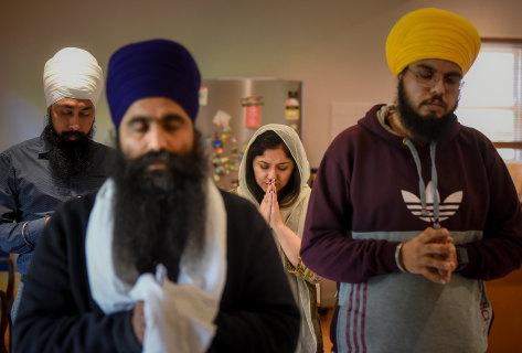 Amarpreet Kaur in prayer with Sikh Volunteers Australia, who are visiting homes of people who have lost loved ones in India to COVID-19.