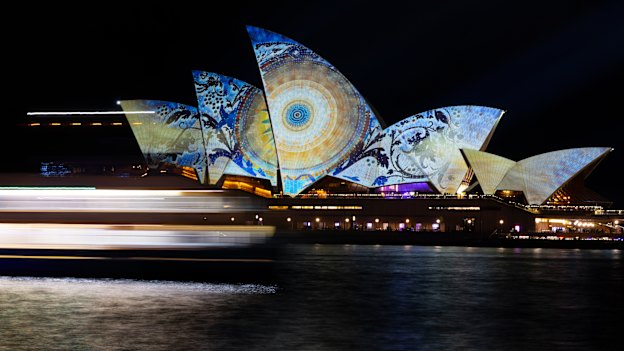 Add an extra light element to your image by blurring the ferries.
Exposure 3.2 sec at f13, focal length 60mm, lens 24-70mm, ISO 800.