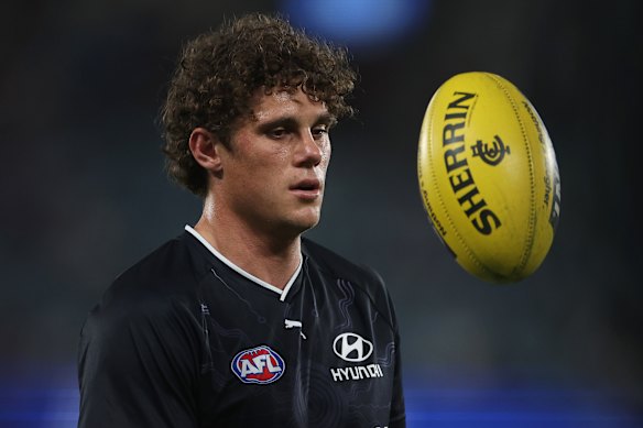 The Blues’ delivery inside 50 to Curnow has done little to help him.