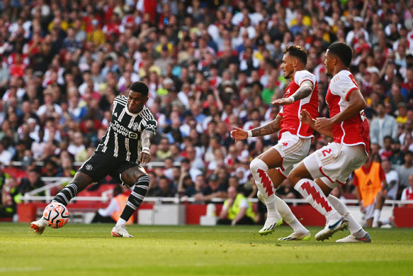 Marcus Rashford scores for United.