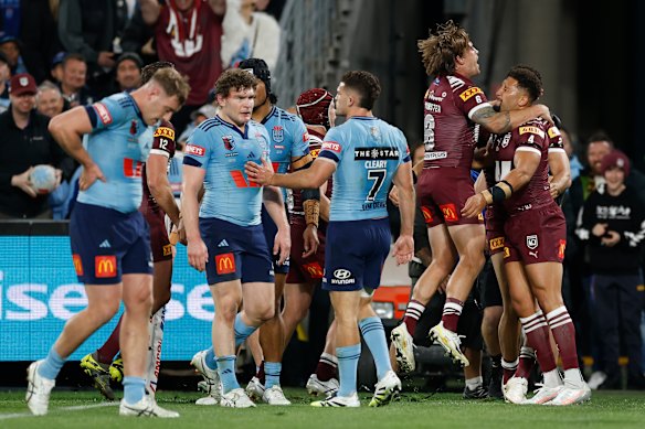 The Maroons celebrate as Queensland take the series in 2025.