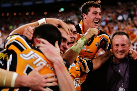 Tim Sheens and the Tigers celebrate their grand final win in 2005.