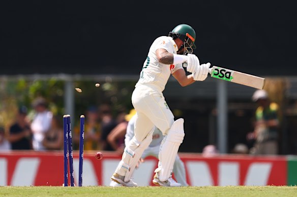 Stumps sent down: Jake Weatherald is bowled.