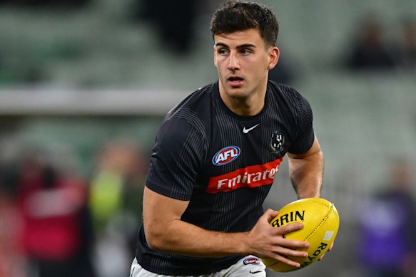Nick Daicos of the Magpies warms up.