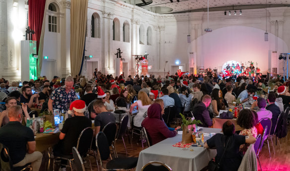 A packed St Kilda Town Hall at the 2021 Carols By Queerlight.
