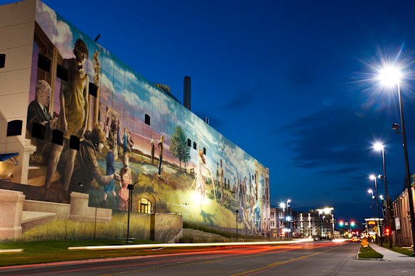 ″⁣Tierra Fértil” é um dos maiores murais comunitários do país.