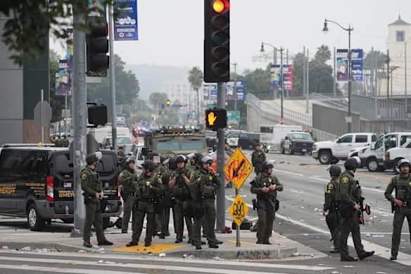 Police officers near the Metropolitan Detention Centre in central Los Angeles on Monday morning after a night of protests.