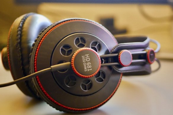 Superlux HD 681 true audiophile headphones for under 50