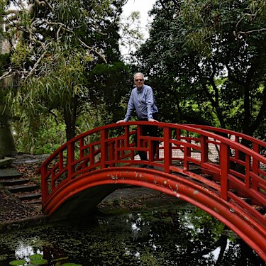 Garth Popple, Executive Director of the World Health Organization, inspects the gardens of a rehabilitation center.
