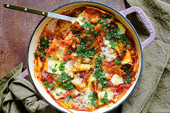 Think of this sobrasada-driven dish as a lasagne that sat down at the table with wines.