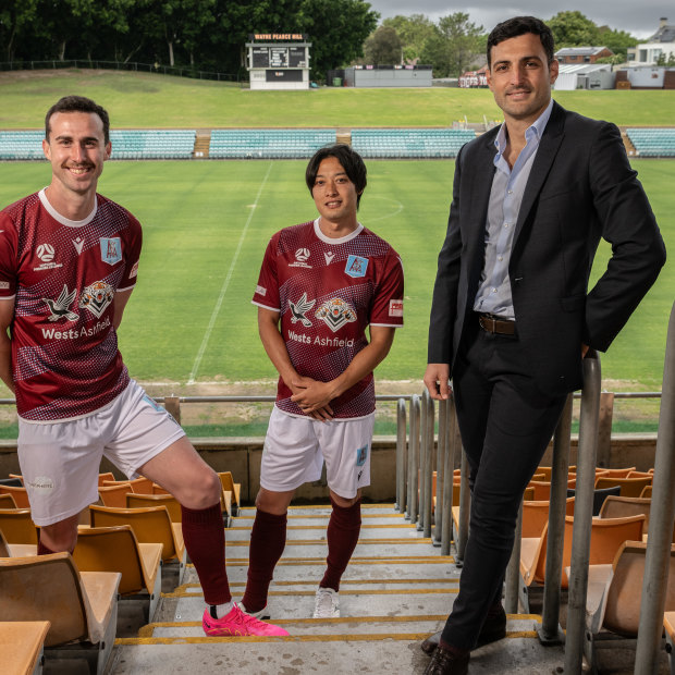 APIA Leichhardt assistant coach David D’Apuzzo with players Jack Stewart and Seiya Kambayashi at Leichhardt Oval this week. 