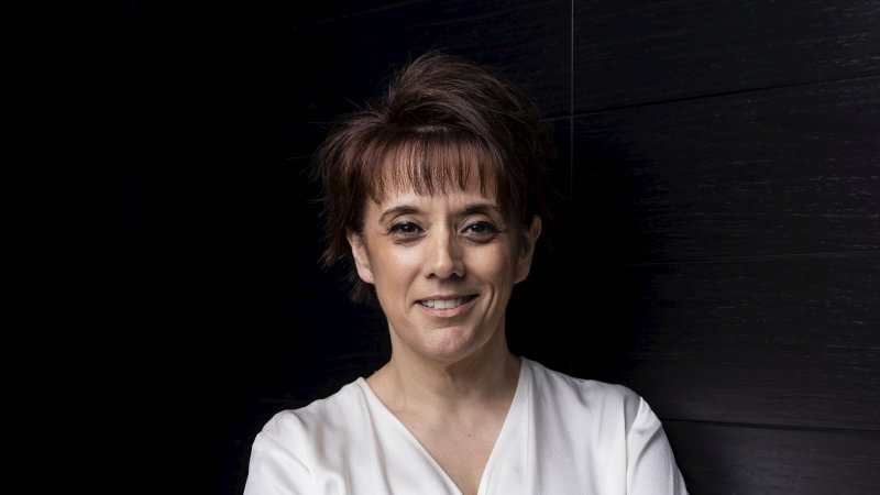Minters halves partner pay, asks staff to buy leave
