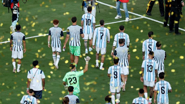 Argentina’s playing group leaves the field