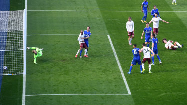 David Luiz beats Leicester keeper Kasper Schmeichel to score for Arsenal.