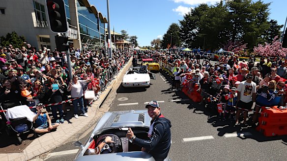 Craig Lowndes is back at Bathurst and aiming to become king of the mountain again.