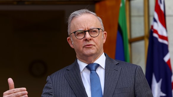 Anthony Albanese ha defendido firmemente a los inmigrantes permanentes y su contribución a la nación.